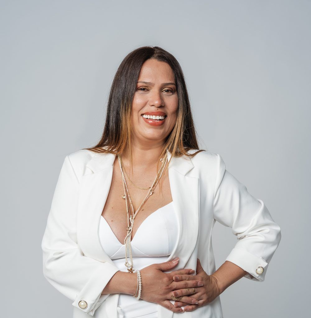 Paula Reynel, mentora estratégica y creadora del Programa TRIUNFA, sonriendo